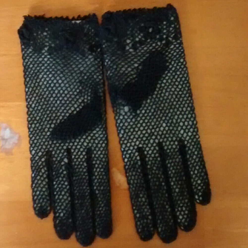 Black Fishnet Gloves - Picture 2 of 5
